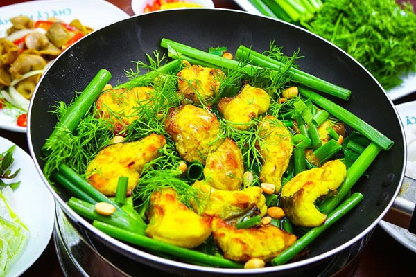 Chả cá lã vọng là món đặc sản nổi tiếng của Hà Nội