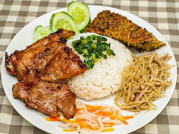 Cơm tấm Sài Gòn là món ăn trứ danh của miền Tây